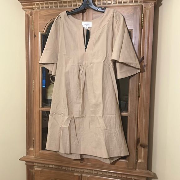 Khaki Finley Flutter Sleeve Dress
POMANDER PLACE - Picture 6 of 10